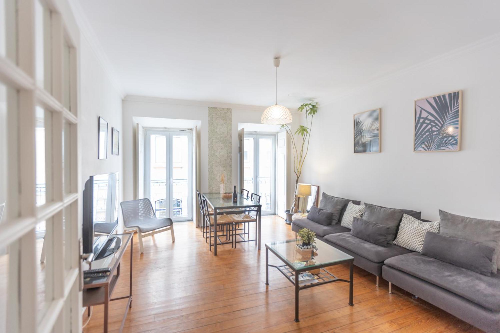 Spacious 2 Bedroom Apt With Large Living Room Lisbon * Lissabon